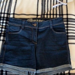dark blue shorts